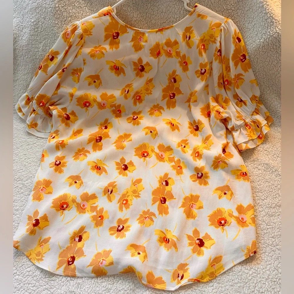 Spring colored top - Picture 2 of 2